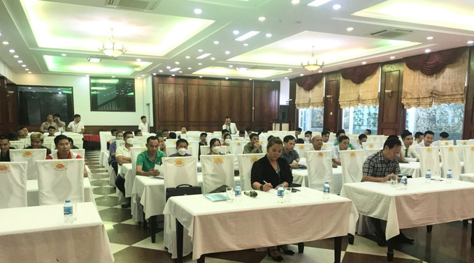 Các học viên tham dự toạ đàm được hướng dẫn kỹ năng lái xe an toàn, tiết kiệm nhiên liệu và nắm bắt các công nghệ bổ trợ