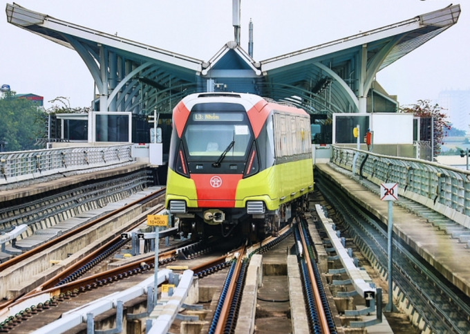 Từ 7h sáng nay, ở các ga đi tàu tuyến Metro Nhổn - Ga Hà Nội đã tập trung rất đông hành khách tới tham quan, trải nghiệm