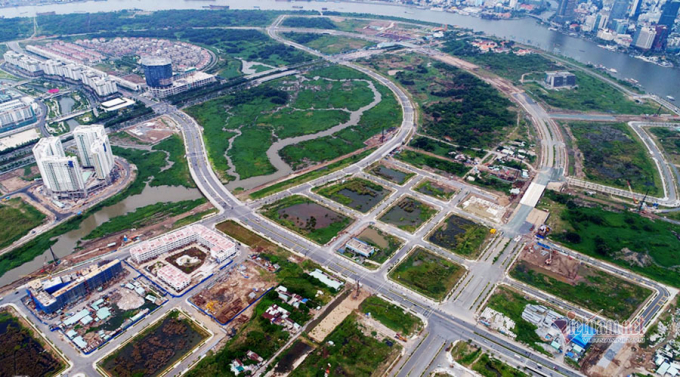 Bốn lô đất Thủ Thiêm có diện tích tổng cộng hơn 30.000m2 được đấu giá thành công với mức cao gấp 7 lần giá khởi điểm. Trong đó, có lô lên đến 2,4 tỷ đồng/m2