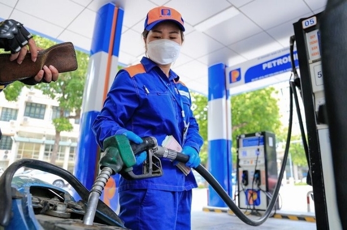 Sau thay đổi hôm nay, giá xăng RON 95-III hiện ngang với ngưỡng hồi tháng 10/2021.