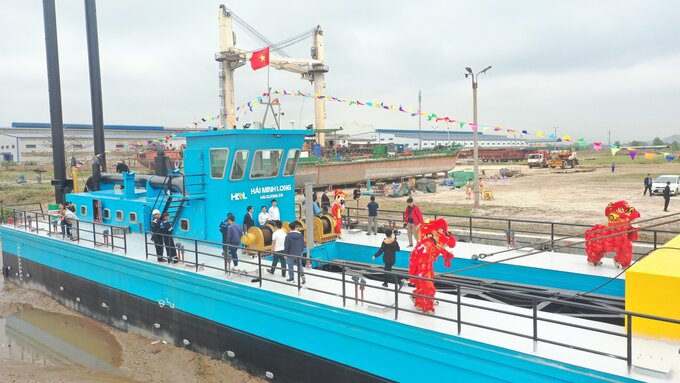 Hải Dương 28 là tàu hút xén thổi có công suất bơm hút lớn nhất được đóng tại Việt Nam