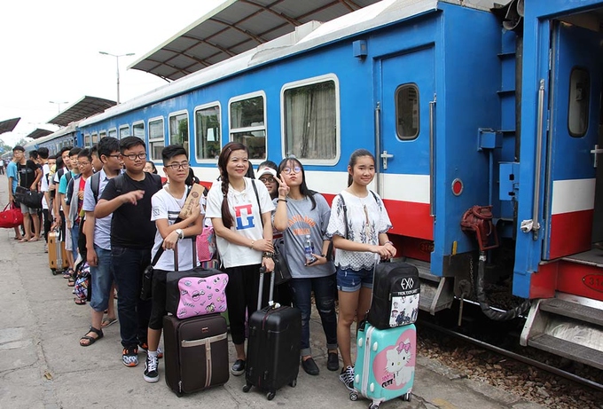 Về điều kiện khi giảm giá vé tàu, học sinh, sinh viên mua vé trực tiếp tại các nhà ga, điểm bán vé của ngành đường sắt