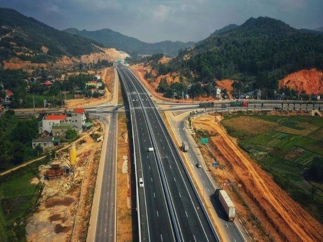Phó Thủ tướng Trần Hồng Hà bày tỏ sự không hài lòng với tiến độ thực hiện cao tốc Bến Lức-Long Thành, sân bay Long Thành.