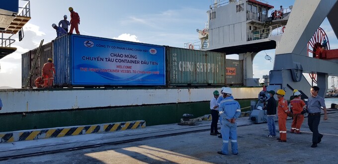 Lần đầu tiên cảng Chân Mây đón tàu container quốc tế cập cảng