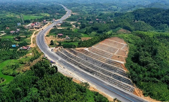 Thủ tướng giao UBND tỉnh Lạng Sơn tiếp tục là cơ quan chủ quản để tổ chức thực hiện dự án thành phần 2 sau khi tách theo đúng các quy định của pháp luật
