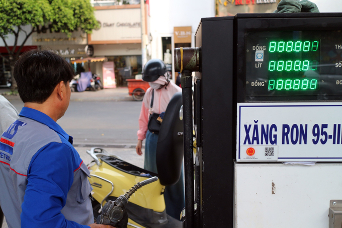 Lần giảm giá thứ 3 liên tiếp của giá xăng trong hơn 1 tháng qua.