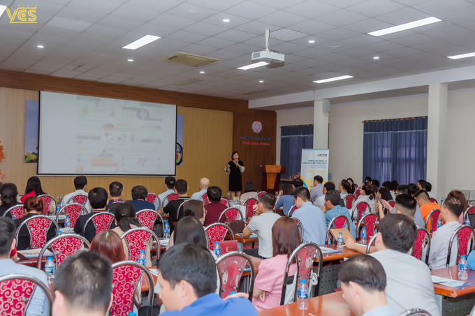 Dưới góc nhìn của chuyên gia phát triển khu vực tư nhân, Giám đốc văn phòng Ban IV Phạm Thị Ngọc Thủy, ngành Logistic như hàn thử biểu của nền kinh tế