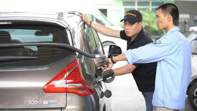 Vận tải là ngành chịu tác động trực tiếp từ 'bão' giá xăng.
