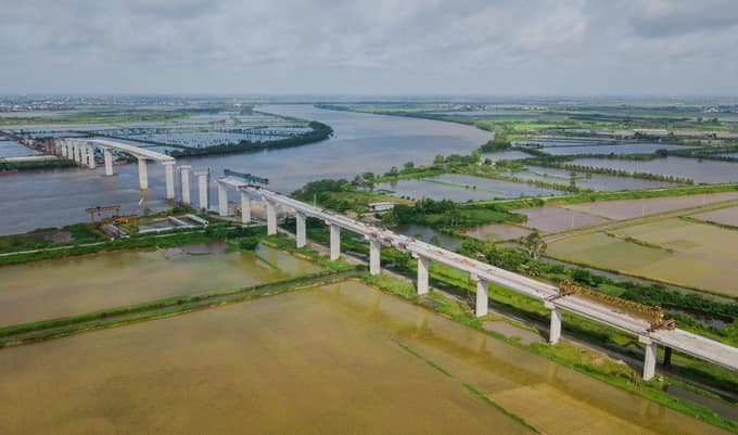 Cầu qua sông Văn Úc, hạng mục quan trọng và khó khăn nhất của Dự án đã cơ bản hoàn thành.