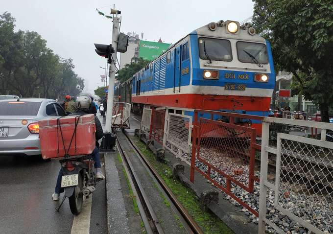 Khẩn trương rà soát, hoàn thiện tiêu chuẩn, quy chuẩn và quy định về việc kiểm tra chất lượng, an toàn kỹ thuật và bảo vệ môi trường đối với phương tiện giao thông đường sắt