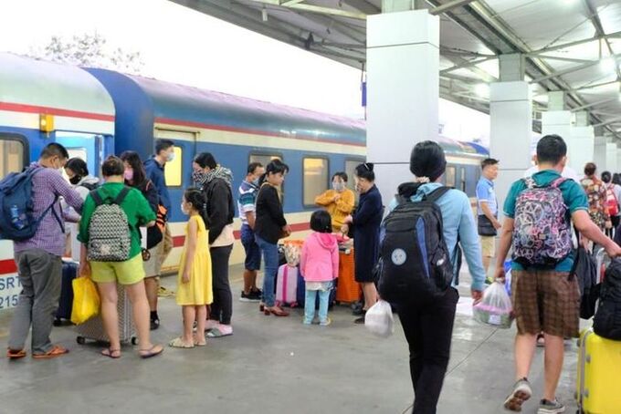 Công ty CP Vận tải đường sắt Sài Gòn sẽ áp dụng chương trình giảm giá 5.000 vé tàu trên các đoàn tàu khách Bắc - Nam chạy trong thời gian từ ngày 1/12 đến ngày 28/12/2022
