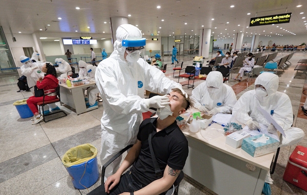 Công điện ngày 13/5 của Thủ tướng Chính phủ cho phép tạm dừng yêu cầu xét nghiệm virus SARS-CoV-2 trước khi nhập cảnh Việt Nam, bắt đầu từ 00 giờ ngày 15/5