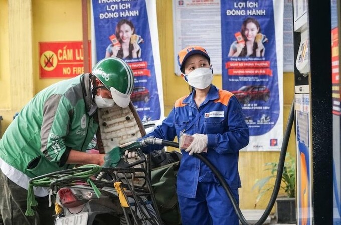 Việc sửa đổi Nghị định 95 và Nghị định 83 về kinh doanh xăng dầu vẫn đang 'nóng' hơn bao giờ hết.