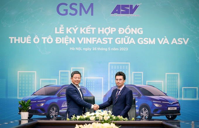 Ngày 16/5, Công ty Cổ phần Đầu tư và Dịch vụ Cảng hàng không Việt Nam (ASV) đã ký hợp đồng thuê 500 ô tô điện VinFast với Công ty Cổ phần Di chuyển Xanh và Thông minh (GSM) để sử dụng cho dịch vụ taxi sân bay