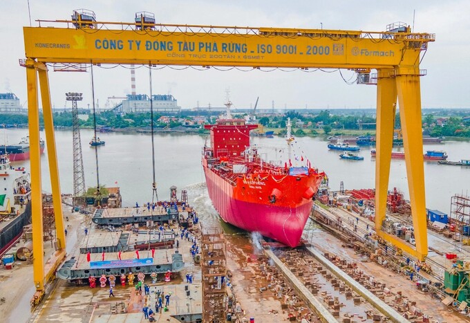 Hạ thủy tàu chở dầu/hóa chất trọng tải 13.000DWT-YN01.