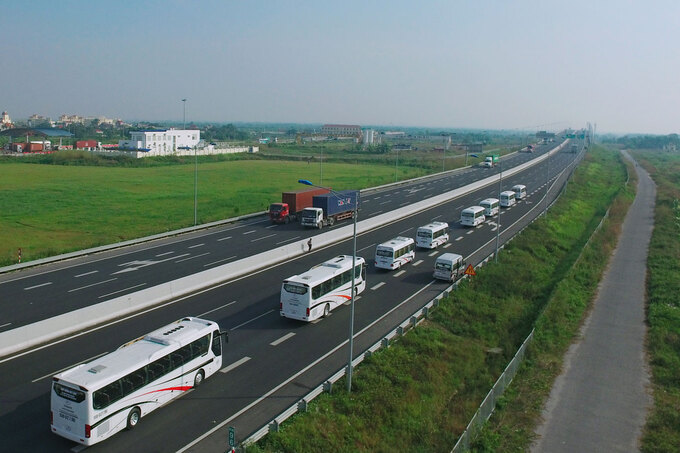 Nhiều khó khăn và vướng mắc đang tồn đọng được bộc lộ rõ qua đợt tổng kiểm tra xe kinh doanh vận tải thời gian gần đây.
