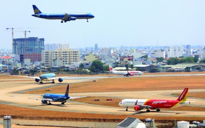 Mở rộng, nâng cấp sân bay quốc tế Nội Bài; nghiên cứu, xây dựng thêm 1 sân bay quốc tế đáp ứng yêu cầu phát triển vùng Thủ đô và khu vực phía Bắc