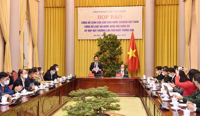 Họp báo công bố Lệnh của Chủ tịch nước về Luật sửa đổi, bổ sung một số điều của 9 luật Ảnh: VGP