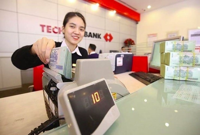 Tại Techcombank, năm 2021, khoản thu phí từ dịch vụ ngân hàng đầu tư (IB), cấu phần lớn nhất trong thu nhập từ hoạt động dịch vụ ghi nhận đạt 3.600 tỷ đồng, tăng 32,8% so với năm 2020