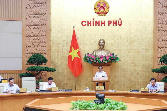 Thủ tướng yêu cầu các cơ quan chủ trì tiếp tục hoàn thiện các dự án, đề nghị xây dựng luật, trình Quốc hội xem xét, quyết định theo quy định, bảo đảm tiến độ và nâng cao chất lượng - Ảnh: VGP/Nhật Bắc
