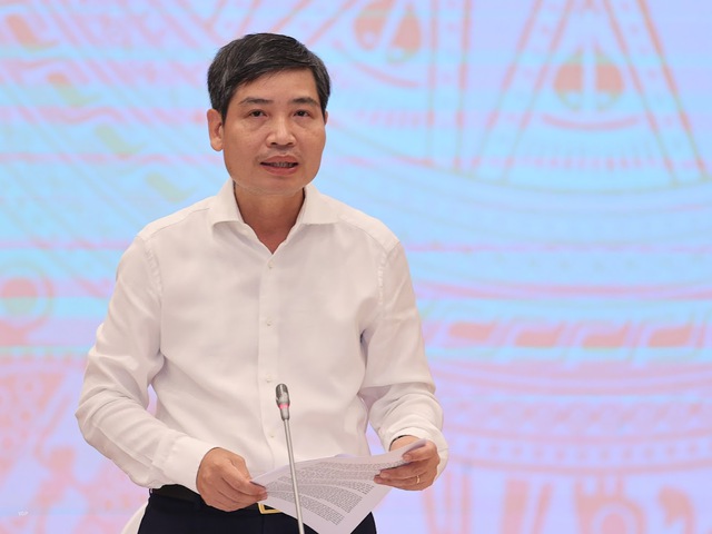 Thứ trưởng Bộ Tài chính Tạ Anh Tuấn cho biết thuế với xăng dầu của Việt Nam ở mức trung bình thấp so với thế giới - Ảnh: VGP/Nhật Bắc