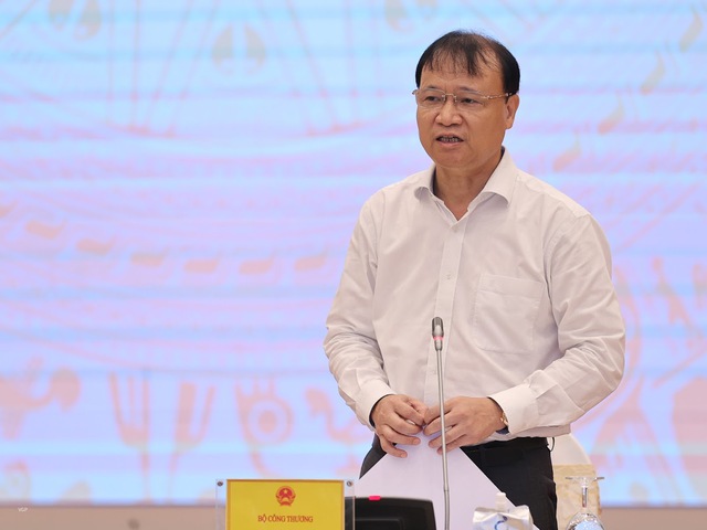 Thứ trưởng Bộ Công Thương Đỗ Thắng Hải khẳng định sẽ cố gắng ở mức cao nhất để đảm bảo điều chỉnh mức giá xăng dầu trong khả năng cho phép - Ảnh: VGP/Nhật Bắc