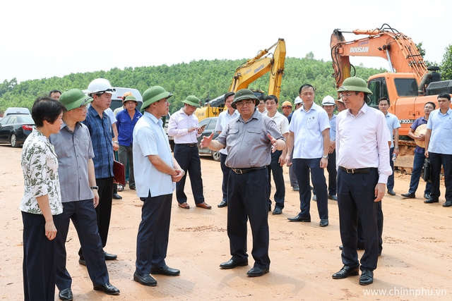 Thủ tướng đề nghị nghiên cứu, cân đối, bố trí thêm vốn cho dự án - Ảnh: VGP/Nhật Bắc