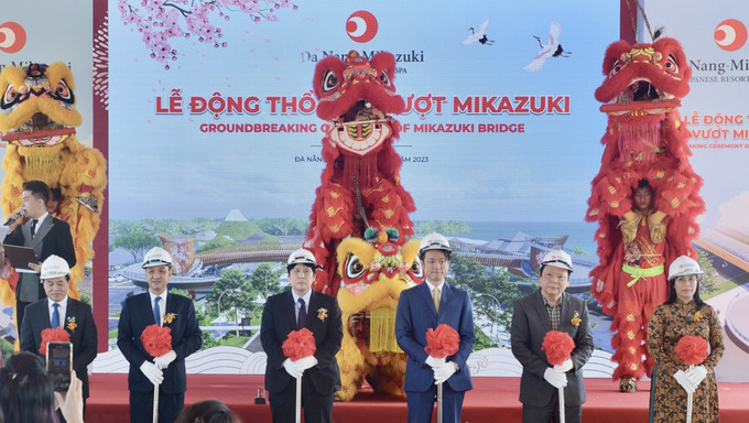 Lễ động thổ xây dựng cầu vượt đi bộ bắc ngang đường Nguyễn Tất Thành