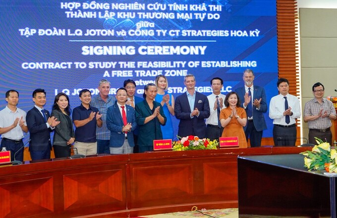 Lễ ký diễn ra trước sự chứng kiến của đông đảo các vị đại biểu. Ảnh: Đàm Thanh