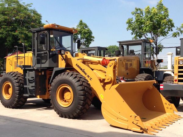 Lĩnh vực kinh doanh chính của Tập đoàn 911 là cung cấp thiết bị, máy móc cho ngành xây dựng, mỏ tại Việt Nam như xe chạy mỏ, máy cúc, xe bơm cần, cần cẩu, xe trộn bê tông