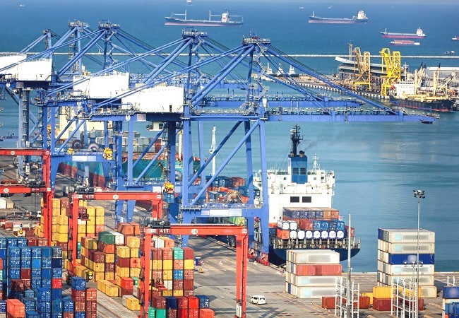 Xuất khẩu một số nhóm hàng tăng mạnh như: máy móc, thiết bị, dụng cụ & phụ tùng tăng 4,83 tỷ USD, tương ứng tăng 26,2%; điện thoại các loại & linh kiện tăng 4,8 tỷ USD, tương ứng tăng 18%