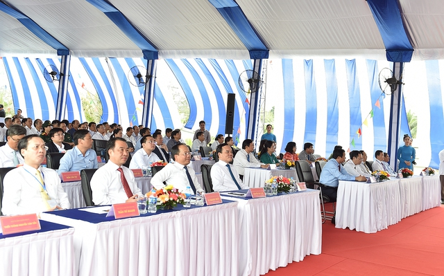 Phó Thủ tướng Trần Lưu Quang và các đại biểu dự lễ khánh thành cao tốc Mỹ Thuận-Cần Thơ giai đoạn 1
