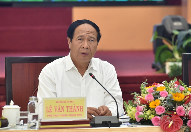 Phó Thủ tướng phát biểu tại cuộc họp- Ảnh VGP/Đức Tuân