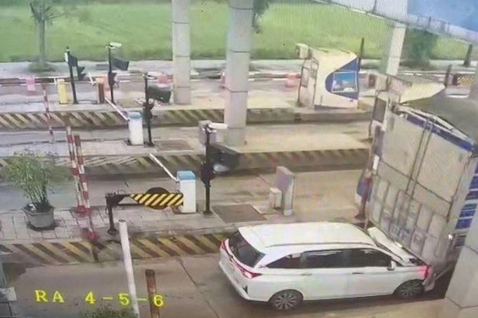 Xe con cố tình tăng tốc để 'né' thu phí đã gặp phải tai nạn giao thông