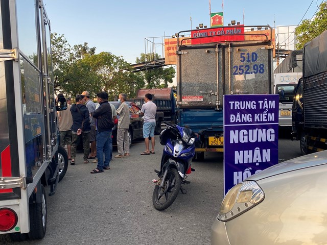 Hưởng ứng phong trào thi đua do Cục phát động, một số trung tâm đăng kiểm đã đăng ký lịch làm việc cả Thứ bảy, Chủ nhật để phục vụ nhu cầu của người dân