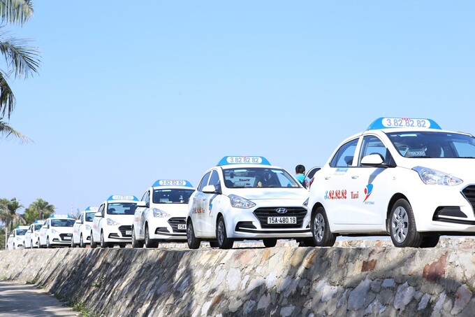 Công ty Đất Cảng từ những ngày đầu mới thành lập chỉ có hơn 10 xe Taxi (năm 2003), cho đến nay sau 20 năm hoạt động, doanh nghiệp có gần 500 đầu xe các loại, phong phú về chủng loại và loại hình vận tải để đáp ứng tốt nhất nhu cầu của hành khách.