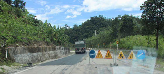 Thi công tuyệt đối phải bảo đảm an toàn cho các phương tiện đi qua