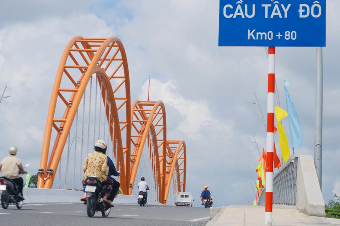 Cầu Tây Đô với 4 làn xe