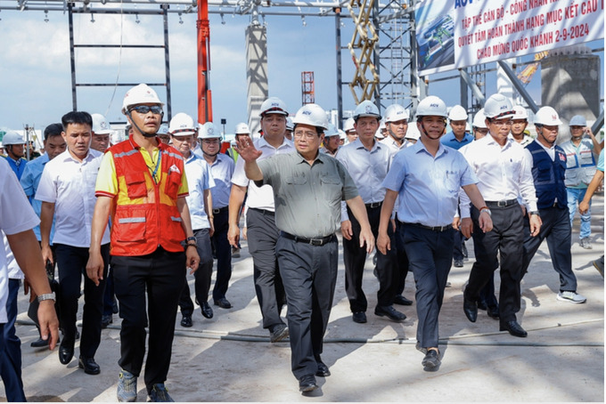 Thủ tướng Phạm Minh Chính đi kiểm tra tình hình thực hiện Dự án xây dựng nhà ga hành khách T3 – Cảng hàng không quốc tế Tân Sơn Nhất