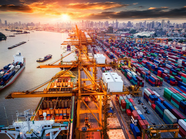 Doanh nghiệp khổ vì thiếu nguồn nguyên liệu, nhân công không có việc làm, tìm nguồn thay thế tạm thời khó, khách hàng huỷ đơn; xuất khẩu ách tắc, nông sản hỏng;....