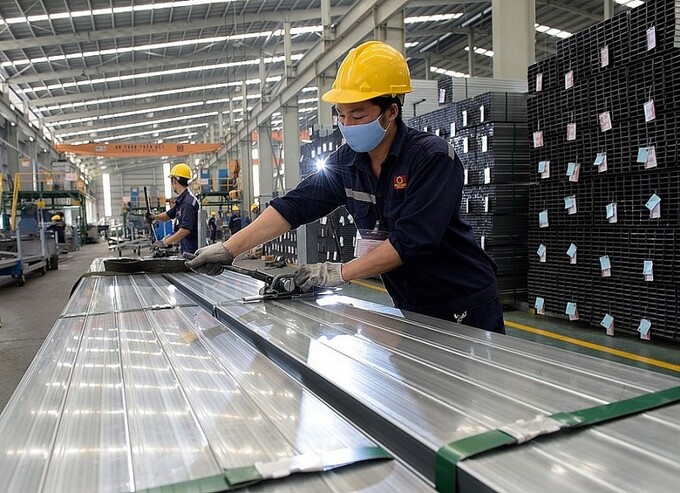 Nhiều thương hiệu thép vừa ra thông báo điều chỉnh giảm từ 100.000 - 210.000 đồng/tấn đối với dòng thép thanh vằn D10 CB300