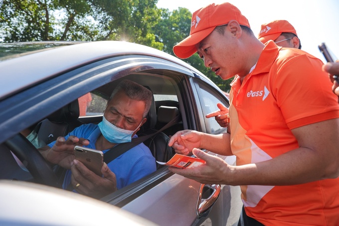 Công ty cổ phần Giao thông số Việt Nam cho hay chủ phương tiện kiểm tra số dư trong tài khoản bằng cách đăng nhập ứng dụng ePass trên di động hoặc trên website để kiểm tra hoặc gọi tổng đài chăm sóc khách hàng 19009080.