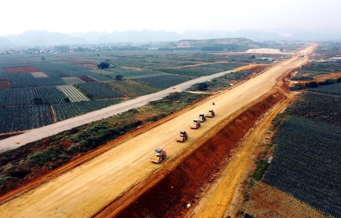 Dự án cao tốc Bắc - Nam phía đông giai đoạn 2021-2025 được chia thành 12 dự án thành phần với tổng chiều dài 723,7 km tuyến chính