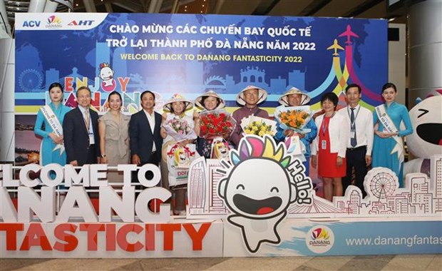Những hành khách đầu tiên đến với Đà Nẵng trên đường bay trực tiếp này