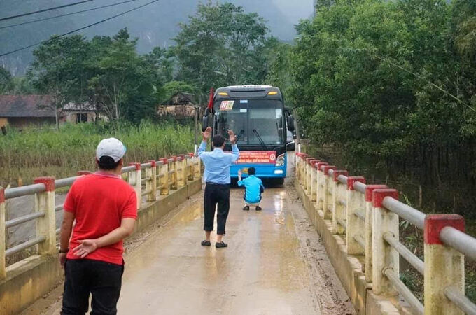 Có những cung đường rất khó mà không phải lái xe nào cũng muốn đi, nhưng lãnh đạo Hoa Trung coi đó là trách nhiệm và trải nghiệm của mình
