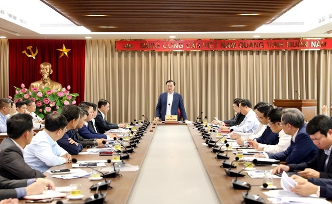Bí thư Thành uỷ Hà Nội Đinh Tiến Dũng chủ trì cuộc họp của Ban Chỉ đạo triển khai dự án xây dựng Vành đai 4