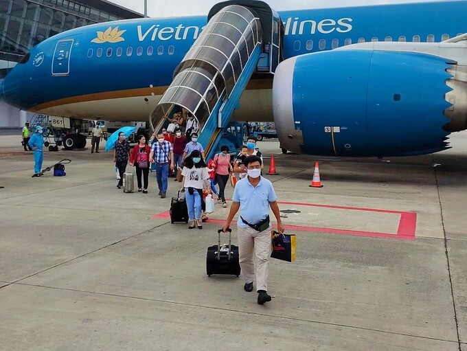Giá vé máy bay trong kỳ nghỉ này hầu như không tăng. Khách cá nhân hoặc đi theo nhóm nhỏ vẫn dễ dàng đặt vé qua các trang mạng