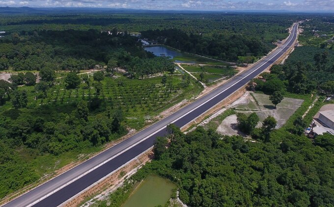 Việt Nam và Lào đang phối hợp và hoàn thành nghiên cứu tiền khả thi, nghiên cứu khả thi các dự án như: Dự án đầu tư xây dựng tuyến cao tốc Hà Nội-Vientiane