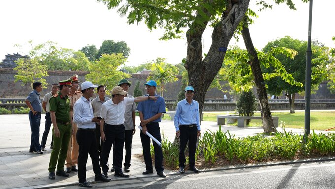 Hiện nay, lượng phương tiện giao thông ngày một gia tăng đang gây áp lực cho hạ tầng đô thị ở khu vực nội thành Huế.