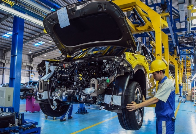 Người mua xe lắp rắp trong nước được giảm hàng chục triệu đồng. Ảnh Việt Linh